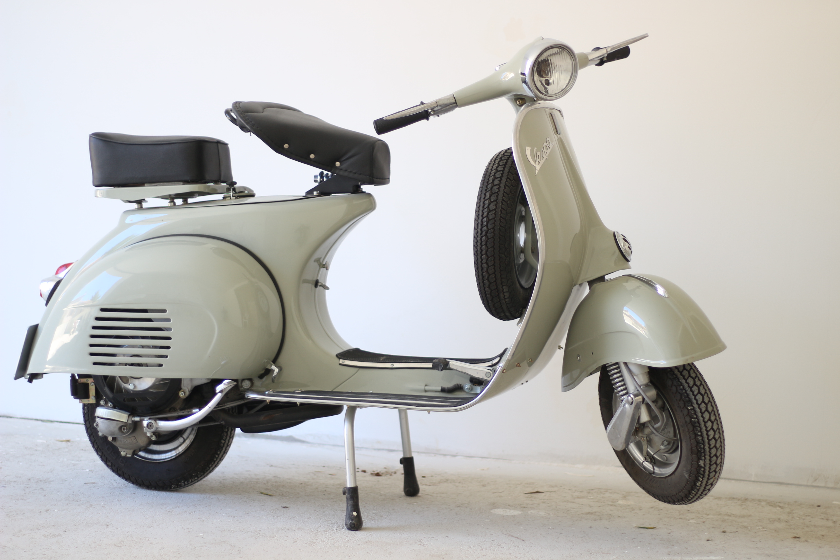 Rare Vintage Vespa Models Every Collector Should Know location-vespa-vintage-collection (6) - Nice Vespa